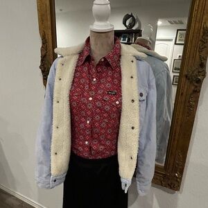 Levi’s Trucker Barn Jacket Womens Western Rodeo Ranch Camping Hiking Sz small